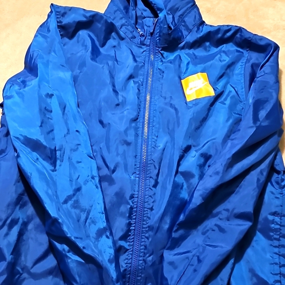 Nike windbreaker size M